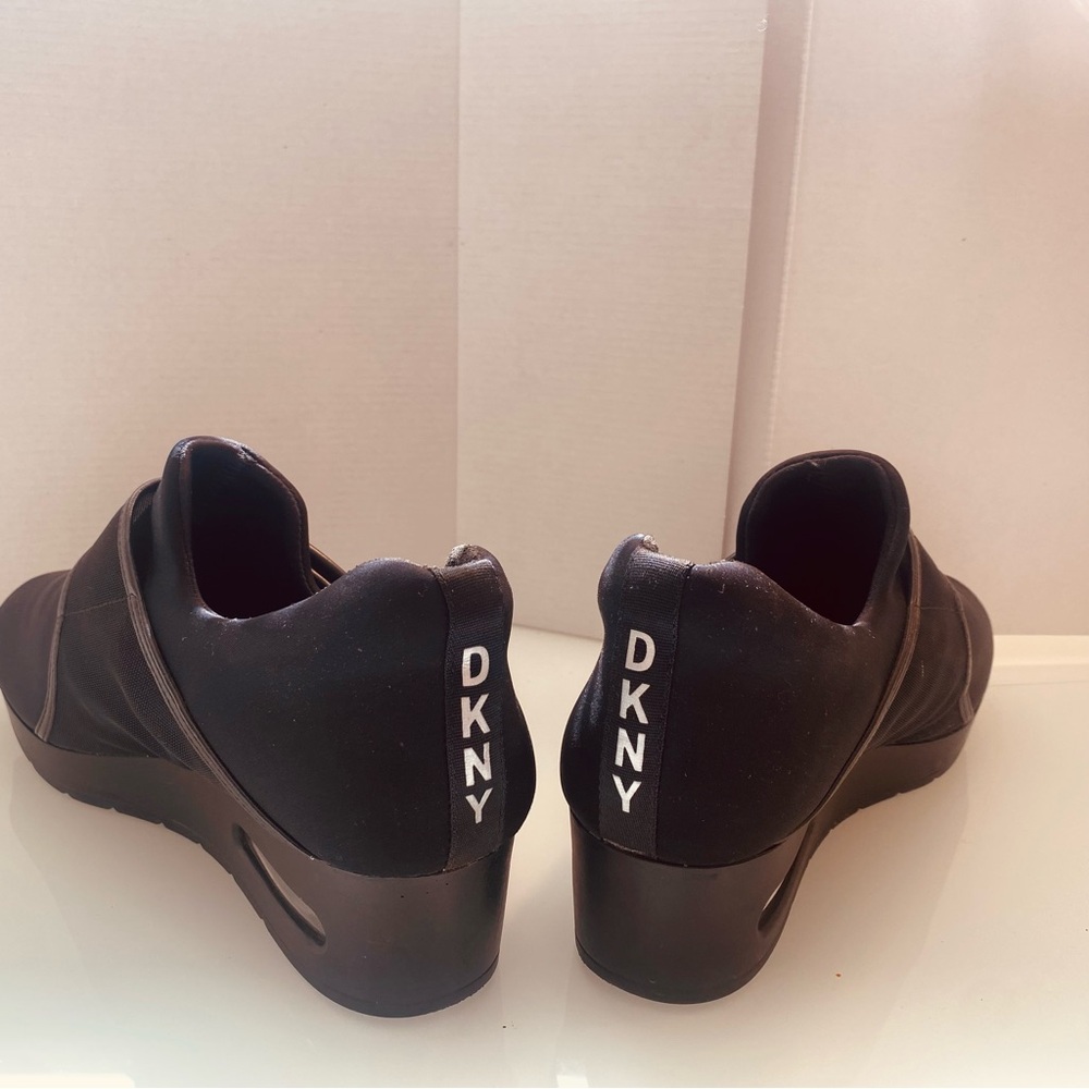 DKNY Black Athletic Shoes with Textured Knit Upper Size 9.5M - Picture 4 of 9